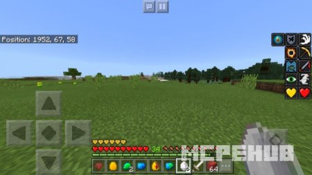 Игрок с камнем силы в руке