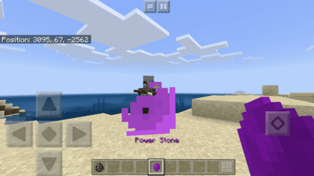 Игрок с камнем силы в руках