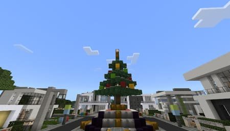 Шикарная новогодняя ёлка в центре города UKS