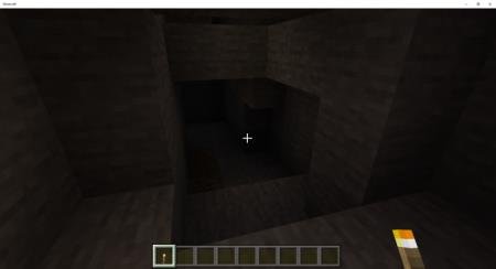 Небольшой свет, излучаемый от факела, который игрок держит в руке