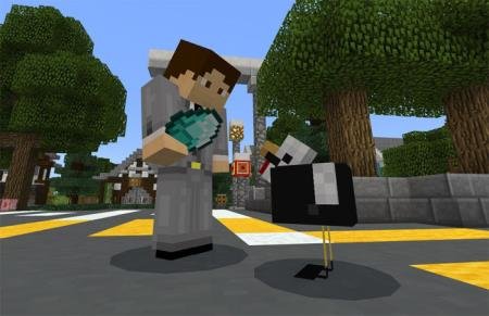 Игрок с алмазом в руке возле цыплёнка