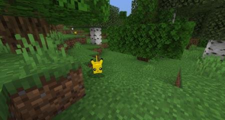 Милый Пикачу в берёзовом лесу