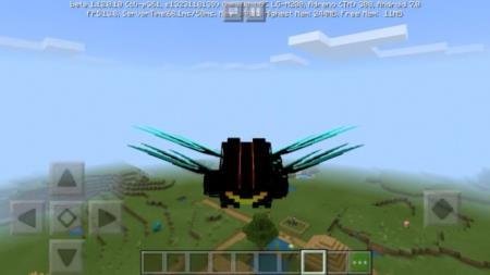 Игрок парит в воздухе с красивыми надкрыльями