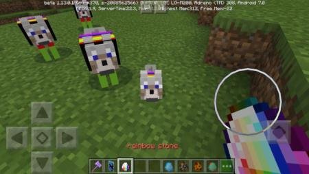 Несколько радужных псов перед игроком на равнине