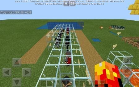 Множество мобов, заключённых в стеклянных блоках