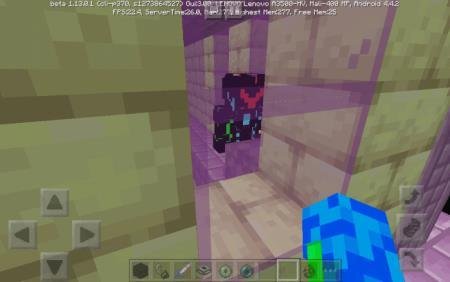 Радужный рыцарь, отделённый от игрока лишь стеклом