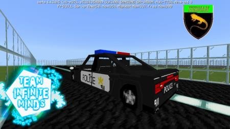 Вид сзади на полицейский автомобиль Додж Чарджер