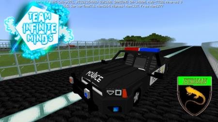 Вид на капот и салон полицейского автомобиля Додж Чарджер