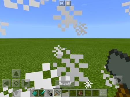 Игрок с молотом Халка в руках, который выпал с зомби-мутанта