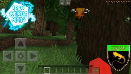 Злая пчела подлетает к игроку