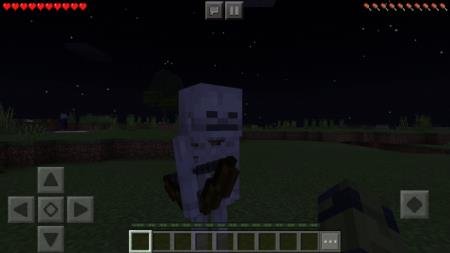 Скелет не обращает внимания на игрока, превратившегося в зомби