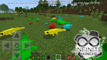 Множество разноцветных ящериц на равнине