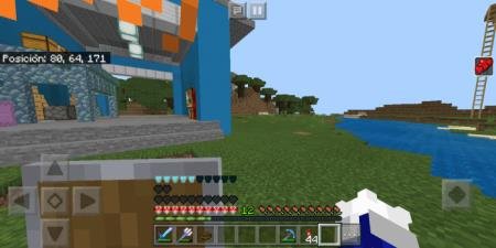 Игрок с миской подозрительного супа в руках