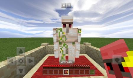 Игрок с предметом для улучшения рядом с железным големом