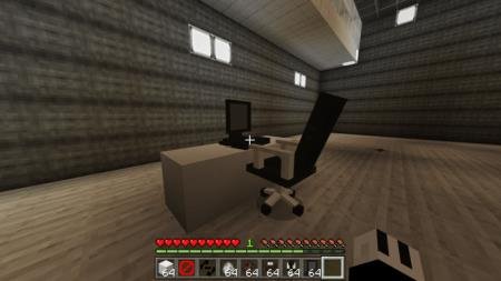 стул и компьютер