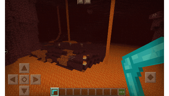 Игрок бросает алмазный бумеранг в мобов Нижнего мира