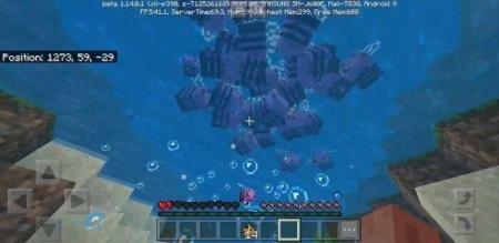 Множество молочных пчёл в воде