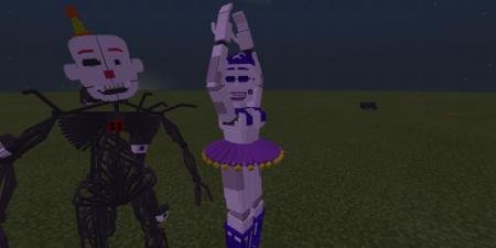 Пара жутких и странных аниматроников