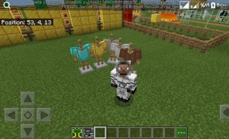 Игрок в белой броне