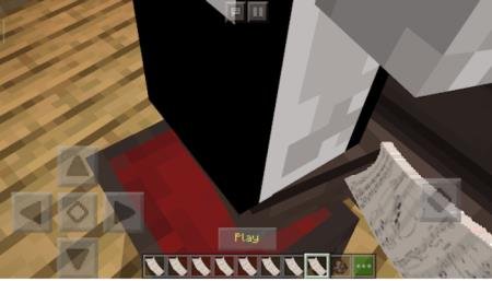 пианист на стуле