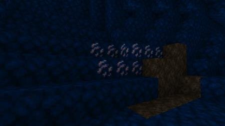 Руда на стене, которую еле заметно во тьме