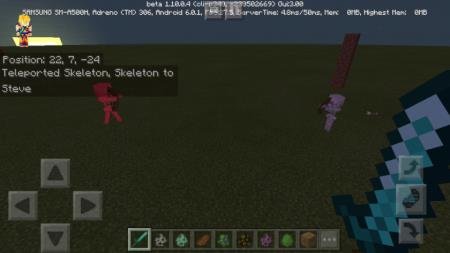 Игрок с мечом в руках смотрит на сражение двух мобов