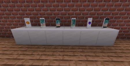 Айфон 7 Плюс в игре во всех цветах на вывеске