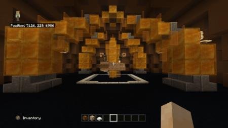 Комната с блоками, оформленными в виде лица какого-то существа