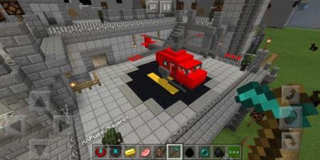 Миникоптер на вертолётной площадке здания