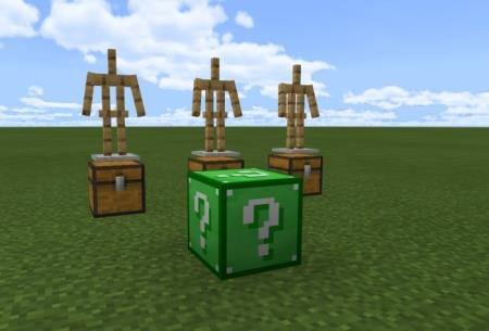 Зелёный лакиблок и несколько сундуков со стойками для брони на них