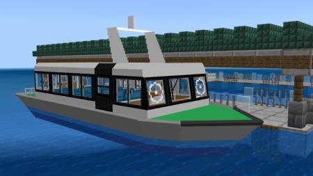 Красивый круизный корабль стоит в порту Майнкрафта