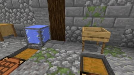 Синий блок и деревянная подставка, произведённые в кузнечном заводе