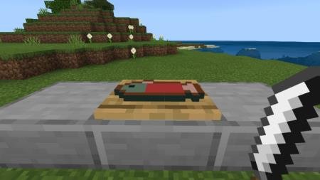 Игрок с ножом перед разделочной доской