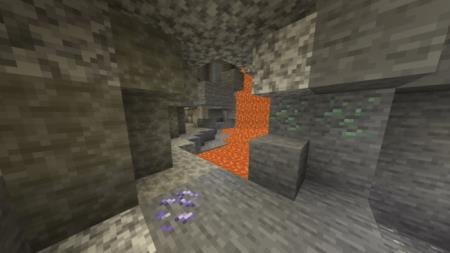 Игрок в пещере рядом с лавой