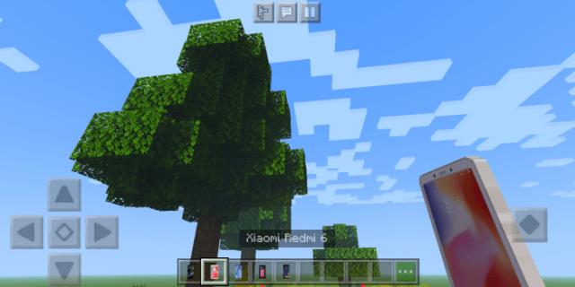 Xiaomi Redmi 6 в руках у игрока Майнкрафт
