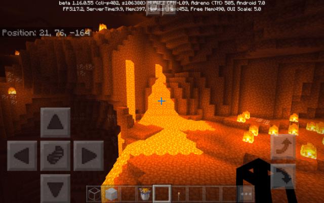 Яркий лавовый водопад и огни в Нижнем мире