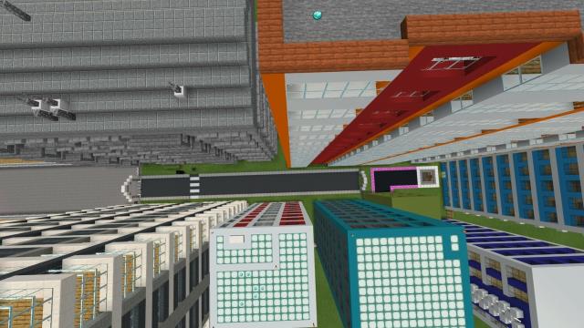 Улица посреди небоскребов