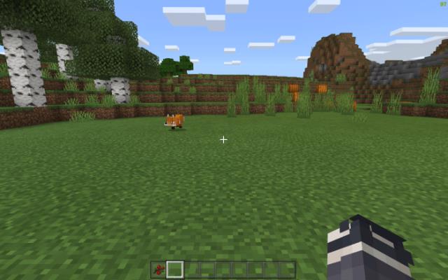 Лиса бродит вдалеке