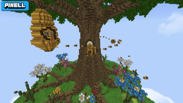 Большое дерево с ульем