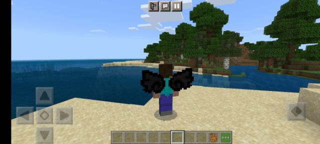 Маленькие крылья падшего ангела сзади