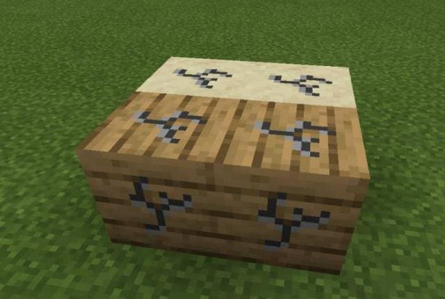 Дуб с трещинами