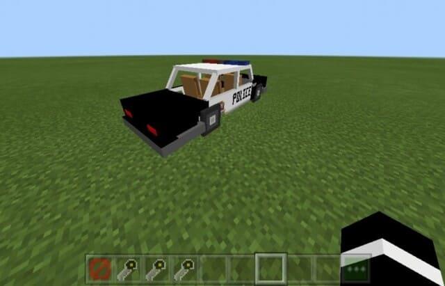 Полицейская машина сзади