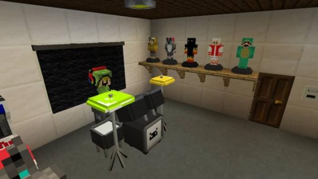 Студия с фигурками персонажей