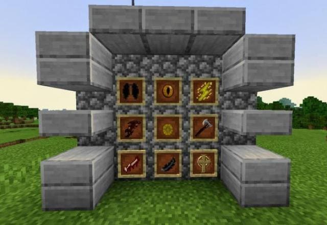 9 предметов в рамке на стене