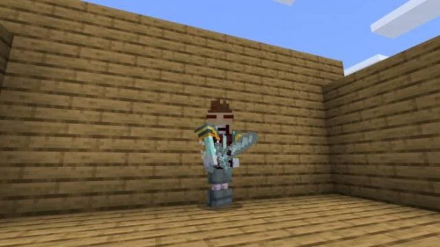 Стеклянный меч в руке игрока