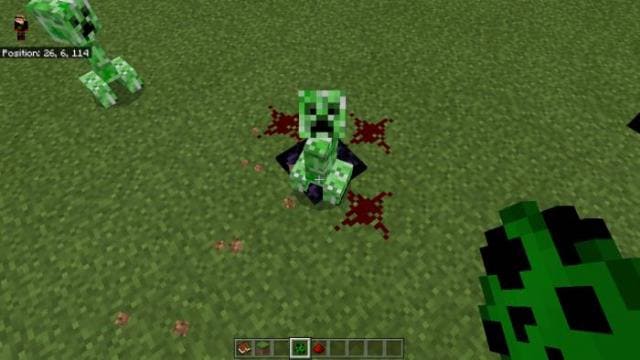 Крипер смотрит на игрока