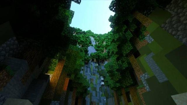 Огромный водопад со свисающей лозой