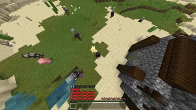 Золотой моб рядом с игроком