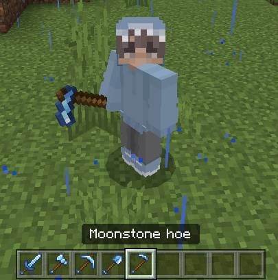 Мотыга из лунного камня