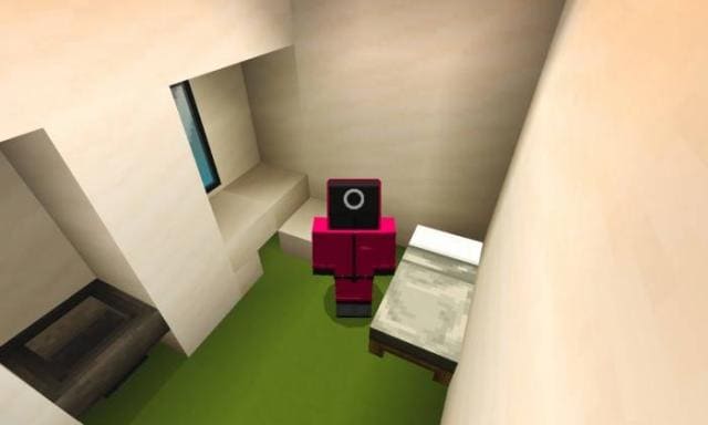 Обычный рабочий в своей комнате